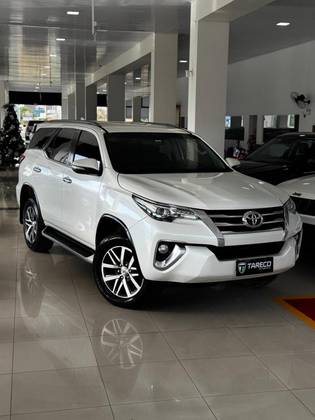 TOYOTA HILUX SW4 2.8 SRX 4X4 16V TURBO INTERCOOLER DIESEL 4P AUTOMÁTICO TOYOTA HILUX SW4 2.8 SRX 4X4 16V TURBO INTERCOOLER DIESEL 4P AUTOMÁTICO